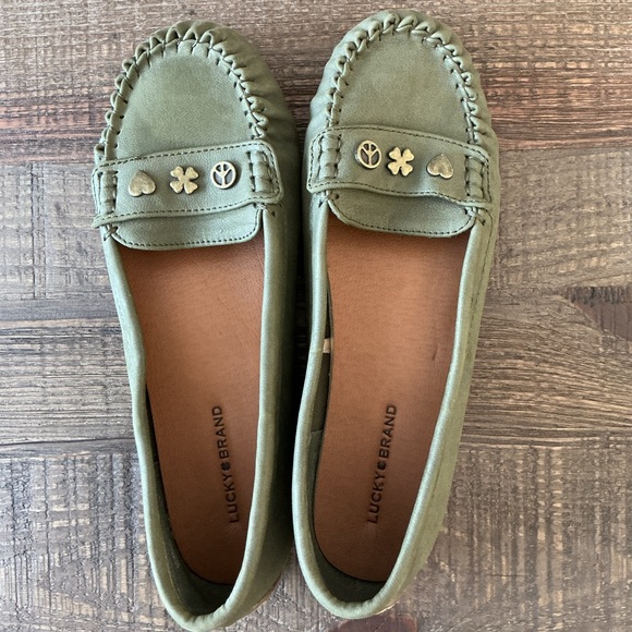 Lucky Brand Olive Green Moccasins with Peace and Heart Charms Size 8 - Picture 5 of 8